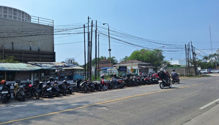 Parkir Liar Kuasai Jalan Nasional di Cilegon, Pejabat Saling Lempar Tanggung Jawab