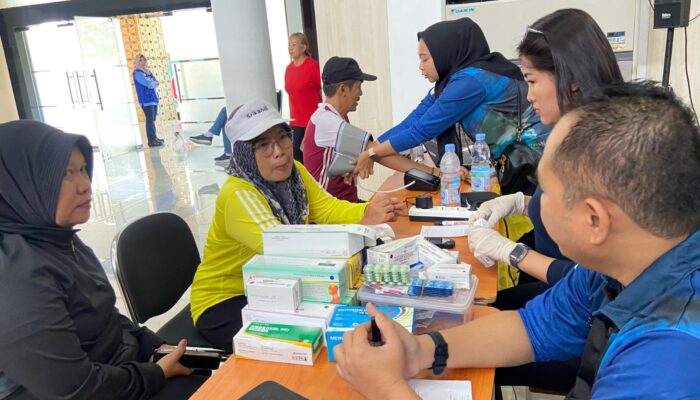Hari Buruh, Polisi Berikan Cek Kesehatan Gratis: Wujud Kepedulian Polresta Tangerang pada Kesejahteraan Buruh