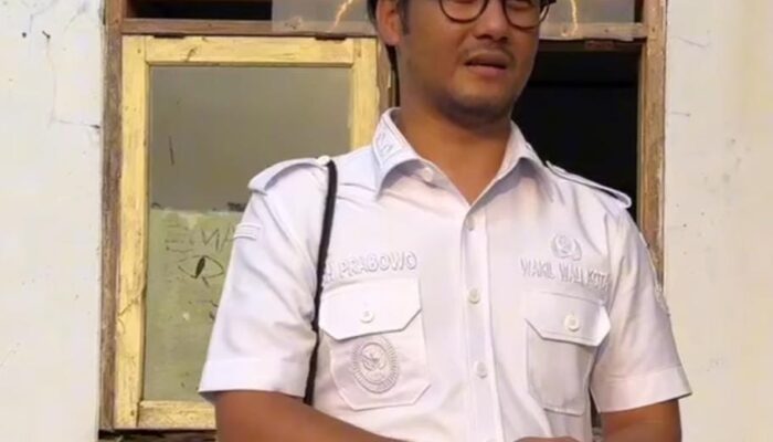 Wawako Cilegon Wakafkan Gaji untuk Perbaikan MTs Tak Layak di Karangtengah