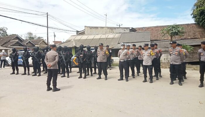 Kapolsek Jawilan Sikat Parkir Liar Truk Tambang