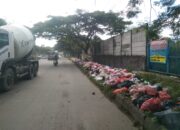 Trotoar Jadi Tempat Sampah: Warga Serang Dituding Biang Kerok JLS Kotor