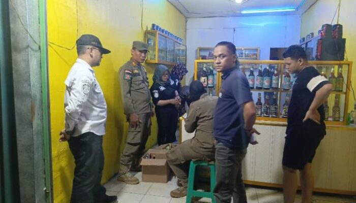 Satpol PP Cilegon Sikat Warung Jamu Nakal: 347 Botol Miras Disita dalam Razia Malam
