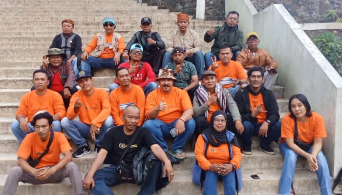 Jurnalis Naik ke ‘Negeri di Atas Awan’: PWI Banten Gaungkan Sinergi dan Wisata Lewat Touring Gunung Luhur