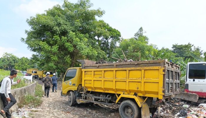 PT KTI dan Warga Kubang Sepat Angkut Sampah di Waduk Nadra: Udara Bersih, Hidup Sehat