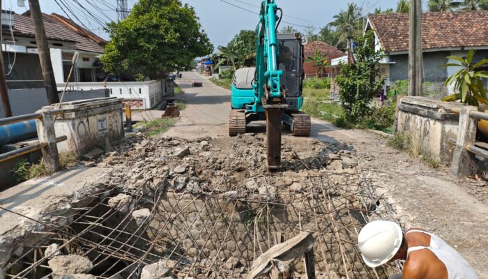 Akhirnya Diperbaiki, Jembatan Cikambuy yang Rusak Parah Kini Disulap demi Keselamatan Warga Serang