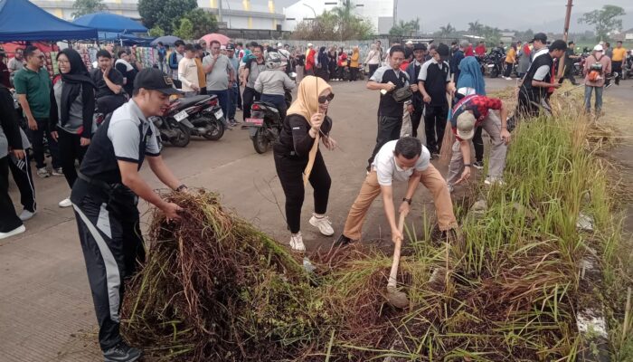 Robinsar Gagas Jum’at Bersih Serentak, ASN Cilegon Serbu Stadion Geger Demi Jaga Aset Kebanggaan Kota