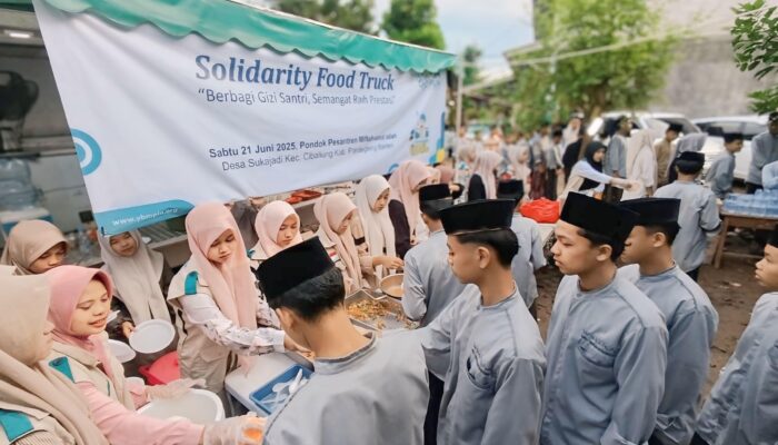 PLN Gerakkan Hati, Sentuh Asa Santri: Food Truck Solidaritas YBM Hadirkan Harapan di Pelosok Pandeglang