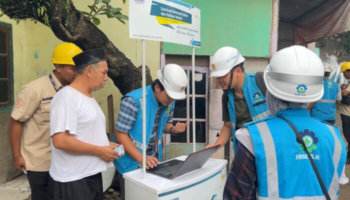 PLN Jemput Bola! Warga Pabuaran Lebak Kini Tak Perlu ke Kantor, Listrik Datang Sendiri ke Depan Rumah