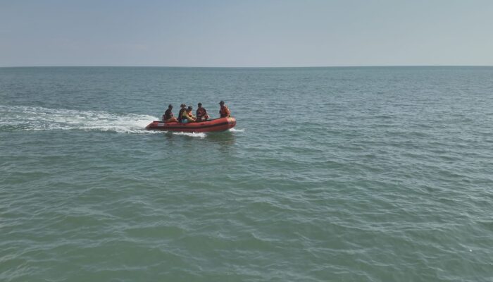 Terseret Ombak Maut di Pantai Anyer, Remaja Asal Serang Hilang Saat Berenang