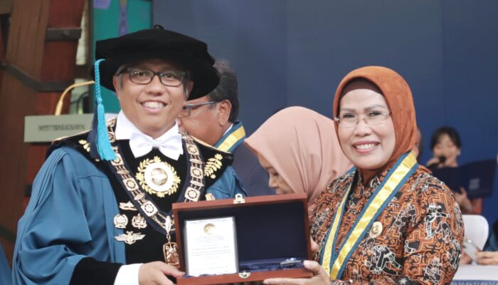 Ratu Tatu Dianugerahi Penghargaan Tertinggi ITB: Bukti Nyata Komitmen Besar pada Dunia Pendidikan