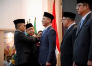 Gubernur Andra Lantik Sekda Baru, Deden Apriandhi Siap Jalankan 8 Program Prioritas Banten