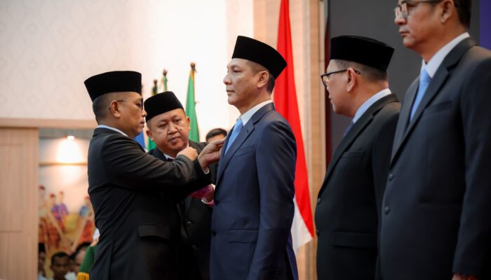 Gubernur Andra Lantik Sekda Baru, Deden Apriandhi Siap Jalankan 8 Program Prioritas Banten