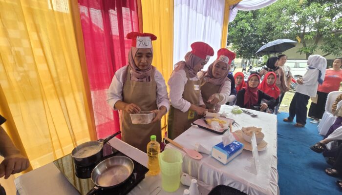 Fun Cooking PLN Serpong Bikin Heboh! Ibu-Ibu KWT Diajari Masak Modern Pakai Kompor Induksi Ramah Lingkungan