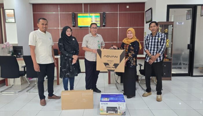 BPRSCM Genjot Digitalisasi UMKM: Bantu Komputer dan Printer demi Dongkrak Transaksi Dana Bergulir