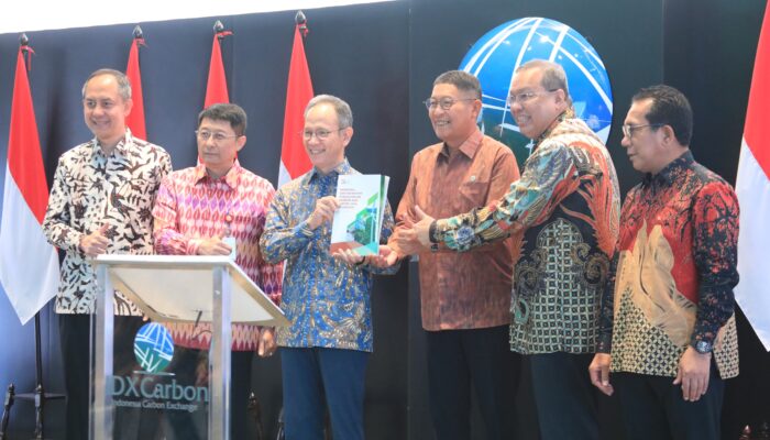 OJK Luncurkan Buku Perdagangan Karbon: Langkah Besar Menuju Indonesia Bebas Emisi 2060