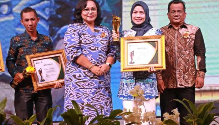Cemerlang dan Transparan: Bupati  Zakiyah Raih Pimred Award 2025, Bukti Kepemimpinan Terbuka dan Profesional
