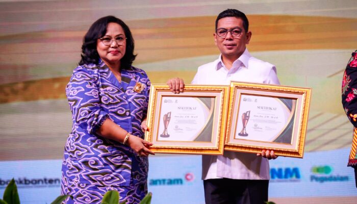 Andra Soni Dinobatkan Gubernur Terbaik Nasional Versi Forum Pimred 2025