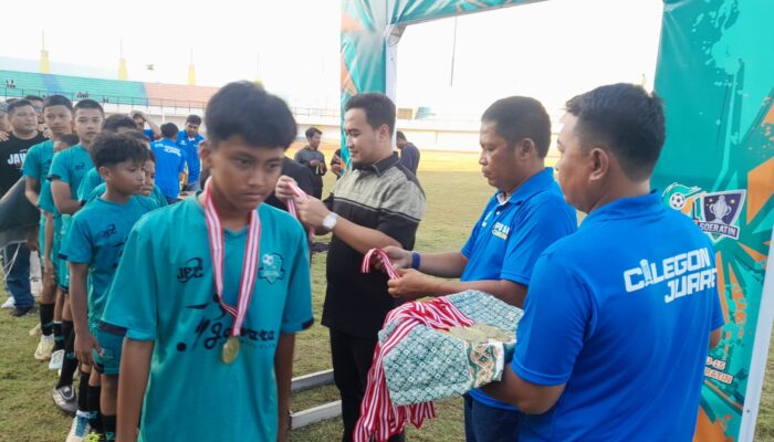 Walikota Robinsar Janji Bangun Sepak Bola Cilegon Jadi Macan Asia