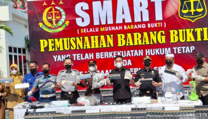 BREAKING NEWS! Kejari Cilegon Musnahkan Ribuan Barang Bukti: Rokok Ilegal, Narkoba, hingga Sajam Dihancurkan