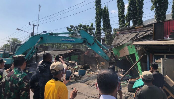 Warung Remang-Remang Nekat Berdiri di Atas Pipa KTI, Dibongkar Aparat