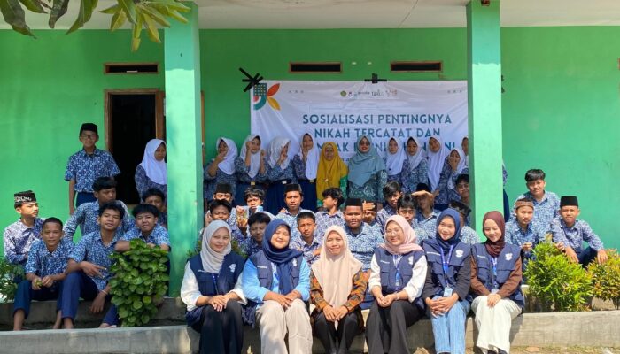 Tolak Pernikahan Dini! Mahasiswa UIN Banten dan KUA Citangkil Guncang Sekolah dengan Sosialisasi Cegah Trauma Psikologis Remaja