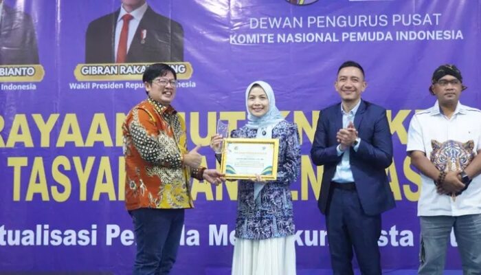 Ratu Zakiyah Borong Penghargaan! KNPI Nobatkan Bupati Serang sebagai Inspirasi Pemuda dan UMKM Indonesia