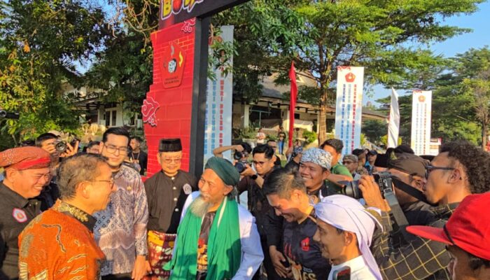 Boles Pecahkan Rekor MURI! Ketua Dewan Kebudayaan Cilegon dan Menteri Fadli Zon Kompak Gaungkan Budaya Sunda di TMII