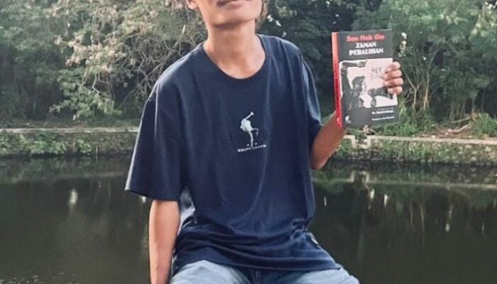 Soe Hok Gie: Suara Nurani yang Tak Pernah Padam di Tengah Kekuasaan yang Membungkam