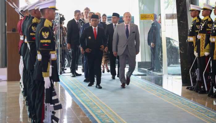 Tarian Walijamaliha Sambut Hangat Presiden Peru di Banten, Gubernur Andra Soni Dampingi Mendag di Pintu Gerbang Nusantara