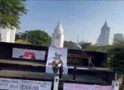 Spanduk Tikus Berdasi Warnai HUT RI ke-80, BEM Banten ‘Tampar’ Andra-Dimyati: Banten Harus Berdikari