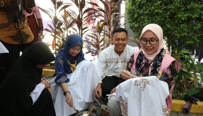 PLN Banten Lahirkan Batik Inklusif: Dari Kilowatt Jadi Karya Hebat, Ibu-Ibu dan Anak Berkebutuhan Khusus Berjaya