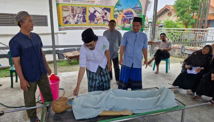 Masjid Al Muhajirin Gelar Pelatihan Pengurusan Jenazah, Warga Antusias Belajar Memandikan dan Mengkafani