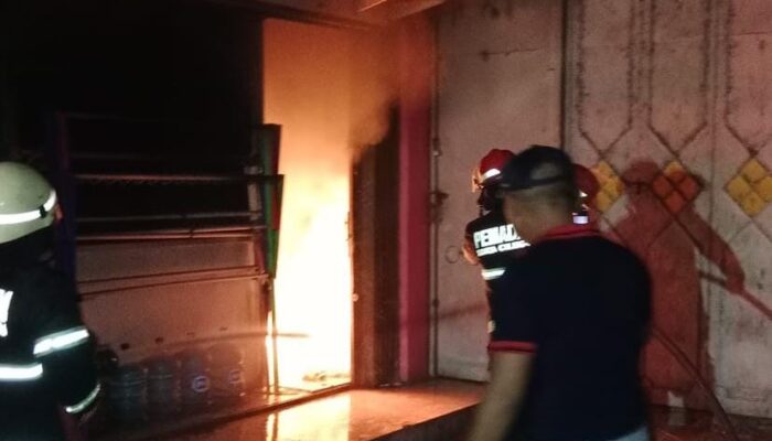 Kantor Mebel di Pasar Kranggot Cilegon Ludes Terbakar, Damkar Gerak Cepat Padamkan Api dalam 1 Jam