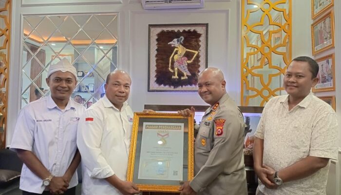 Kapolres Serang AKBP Condro Sasongko Dianugerahi Gelar “Sahabat Pers Indonesia”, Bukti Sinergi Polri dan Media di Banten Makin Kokoh