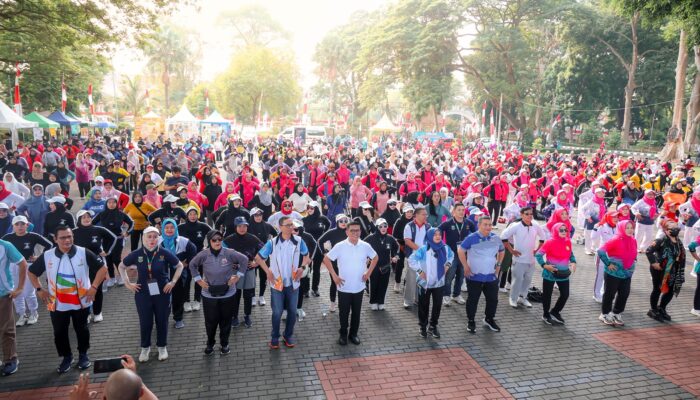 Ribuan Warga Padati Gedung Negara, Gubernur Banten Andra Soni Pimpin Senam Massal di Haornas 2025