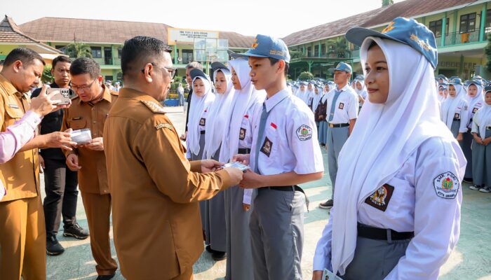 Gubernur Andra Soni Pastikan Tahap Kedua Sekolah Gratis Tuntas September 2025, Ribuan Siswa Swasta Bernapas Lega