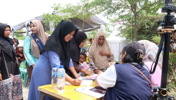 PLN UID Banten Gebrak Desa Surya Bahari! Food Truck Humanity Lawan Stunting, Ratusan Ibu Hamil Antusias