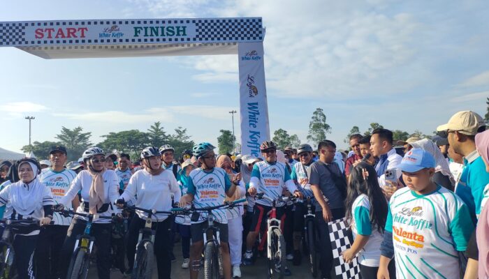 Ribuan Warga Cilegon Tumpah Ruah di Jalan Sehat Banten Pos, Hadiah Utama Mobil Jadi Rezeki Ibu Rumah Tangga