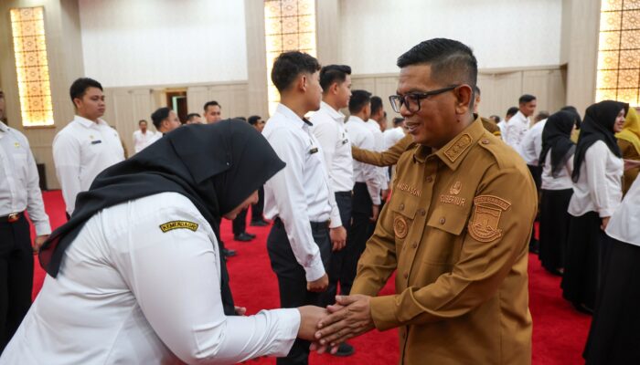 Gubernur Banten Andra Soni Kukuhkan 22 PNS dan 2 Dokter Ahli: Tegaskan Komitmen Banten Maju Tanpa Korupsi