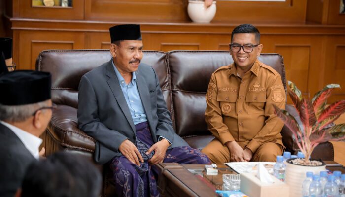 Gubernur Andra Soni Gandeng MUI Perkuat Umat, Siapkan Sekolah Gratis dan Makan Bergizi Merata