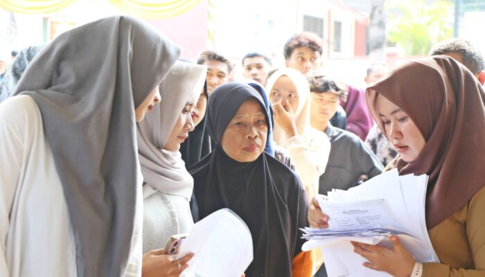 Gebyar Adminduk Disdukcapil Serang Diserbu Ribuan Warga, Layanan Gratis Bikin Desa Kubang Baros Membludak