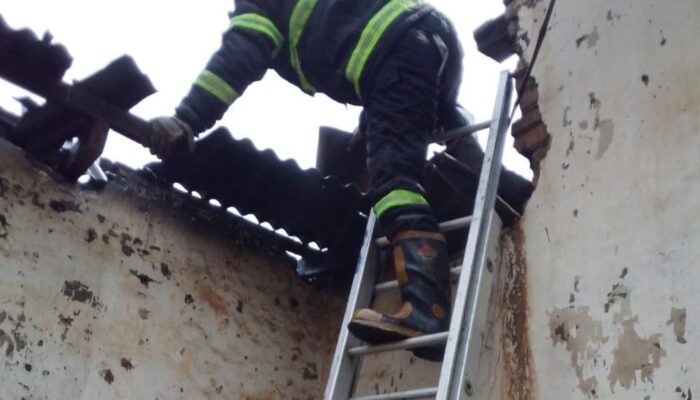 Heboh! Satu Rumah di Ciwaduk Ludes Terbakar, Damkar Cilegon Bergerak Cepat Padamkan Api