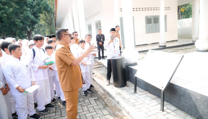 Gedung Negara Jadi Kelas Sejarah Hidup, Ratusan Siswa SD Al Azhar Serang Belajar Langsung dari Gubernur Banten