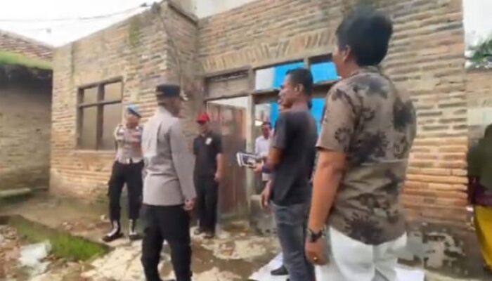 Atap Rumah Janda 78 Tahun Ambruk, Kapolres Serang Turun Tangan Beri Bantuan