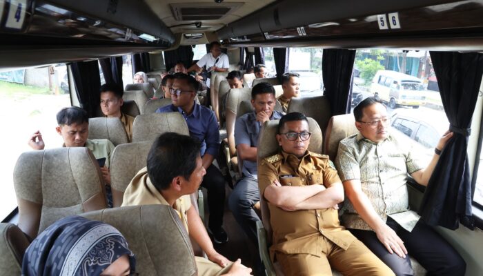 Gubernur Banten Naik Trans Banten, Andra Soni Jajal Langsung Bus Gratis Nyaman untuk Mahasiswa dan Warga