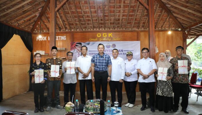 Wamen ATR/BPN dan AHY Serahkan Ratusan Sertipikat di Gunungkidul, Bukti Nyata Negara Hadir Lindungi Hak Tanah Rakyat