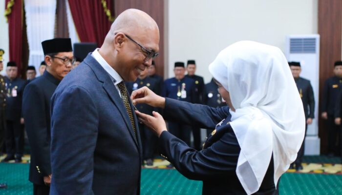 Cak Munir Raih Lencana Kehormatan “Jer Basuki Mawa Beya”: Penghargaan Tertinggi Jawa Timur untuk Sang Penggerak Pers Nasional