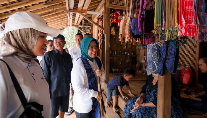 Tinawati Andra Soni dan PIKK PLN UID Banten Sambangi Baduy: Bawa Misi Lestarikan Budaya dan Berdayakan Masyarakat Adat