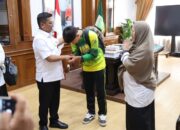 Gubernur Banten Andra Soni Jadi Penengah Damai, Kepala Sekolah dan Siswa SMAN 1 Cimarga Akhirnya Berpelukan dan Saling Memaafkan