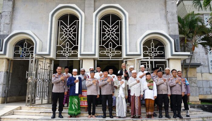 Kapolres Cilegon Turun ke Masjid: Perkuat Silaturahmi dan Gaungkan Pesan Kamtibmas Demi Kota Aman dan Damai